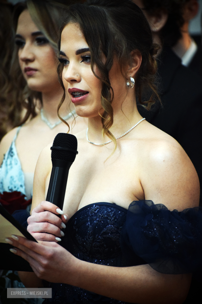 Studniówka w Zespole Szkół Ponadpodstawowych w Ziębicach [foto]