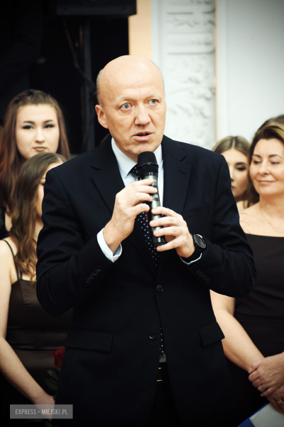 Studniówka w Zespole Szkół Ponadpodstawowych w Ziębicach [foto]