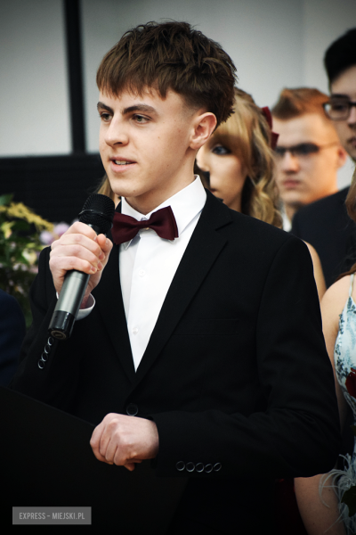 Studniówka w Zespole Szkół Ponadpodstawowych w Ziębicach [foto]