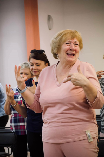 Seniorzy uczestniczą w zajęciach „Zdrowe Postawy”