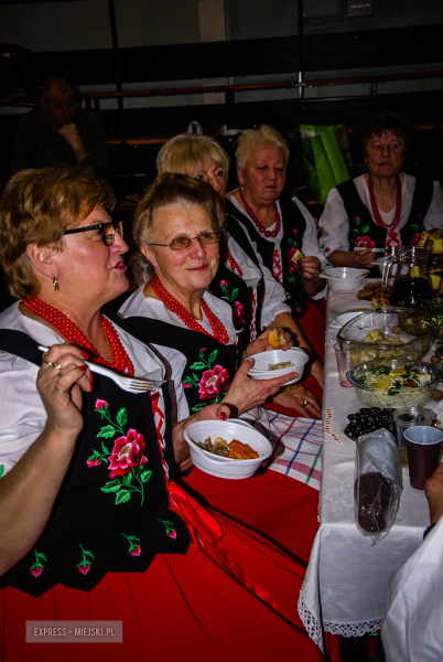 Przegląd Tradycji i Zwyczajów Bożonarodzeniowych w Ciepłowodach