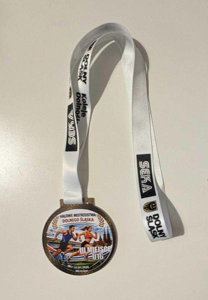 Sportowe emocje na arenie wojewódzkiej z udziałem lekkoatletów z Ziębic