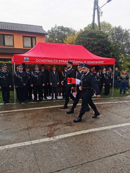 Uroczyste przekazanie auta ratowniczo-gaśniczego dla OSP Henryków