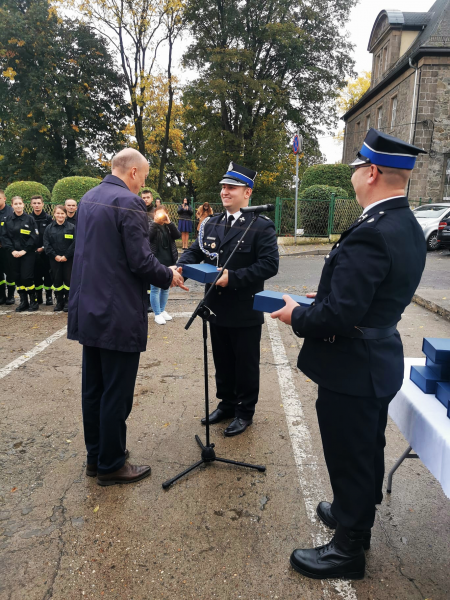 Uroczyste przekazanie auta ratowniczo-gaśniczego dla OSP Henryków