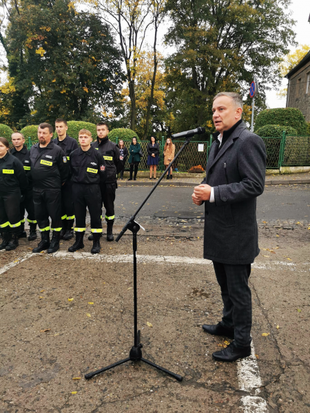 Uroczyste przekazanie auta ratowniczo-gaśniczego dla OSP Henryków