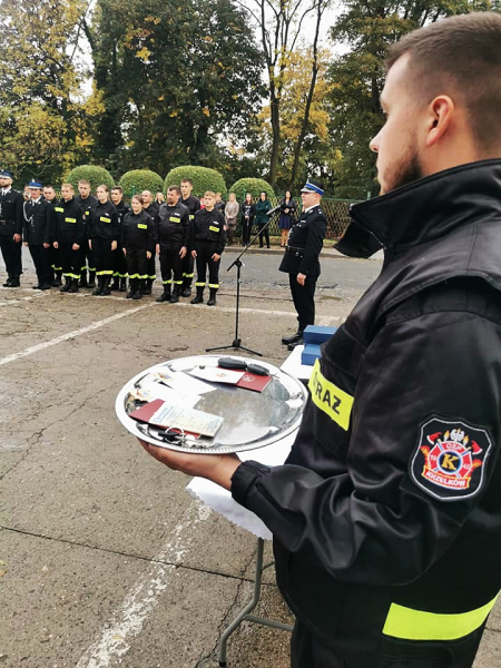 Uroczyste przekazanie auta ratowniczo-gaśniczego dla OSP Henryków