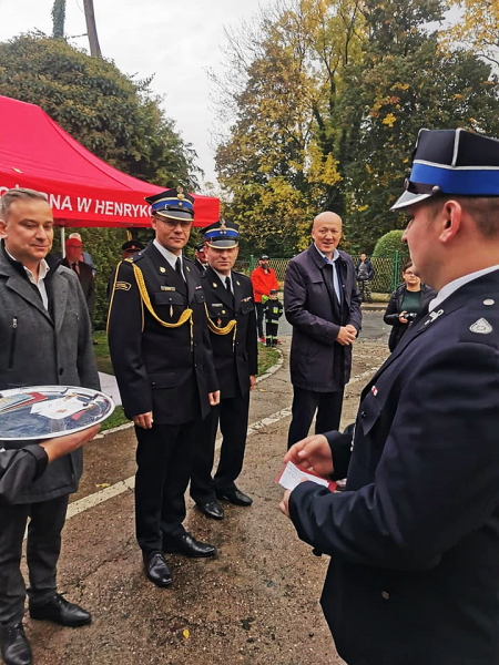 Uroczyste przekazanie auta ratowniczo-gaśniczego dla OSP Henryków