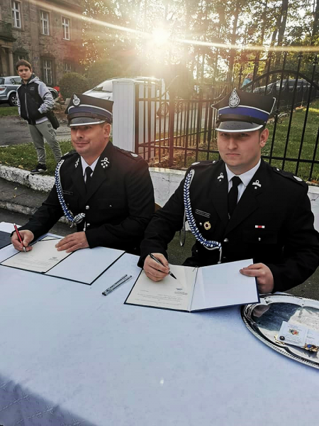 Uroczyste przekazanie auta ratowniczo-gaśniczego dla OSP Henryków