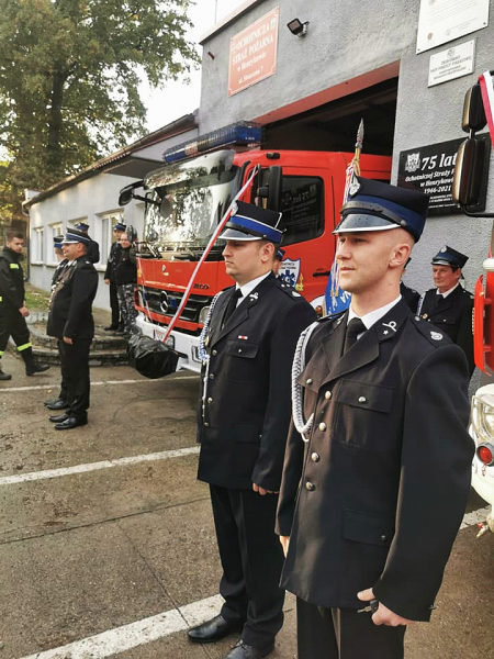 Uroczyste przekazanie auta ratowniczo-gaśniczego dla OSP Henryków