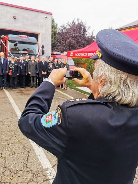 Uroczyste przekazanie auta ratowniczo-gaśniczego dla OSP Henryków