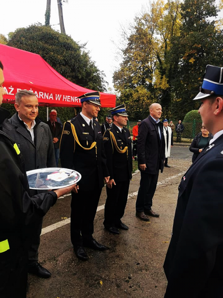 Uroczyste przekazanie auta ratowniczo-gaśniczego dla OSP Henryków