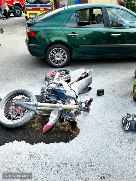 Zderzenie osobówki i motocykla na ulicy Żeromskiego w Ząbkowicach Śl. [foto]