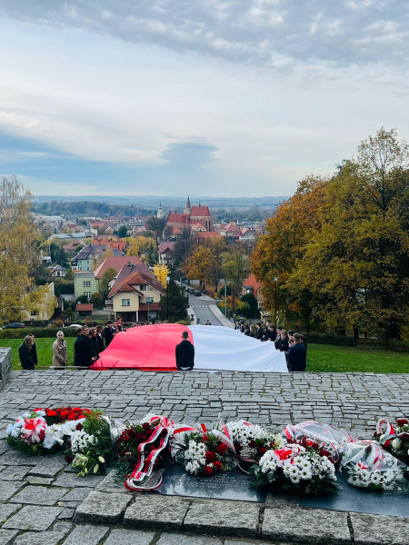 Biało-czerwona u podnóża Piastowskiego Orła