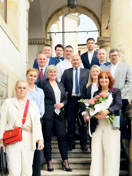 Inauguracyjna sesja Rady Miejskiej w Ziębicach. Ślubowanie radnych i burmistrza