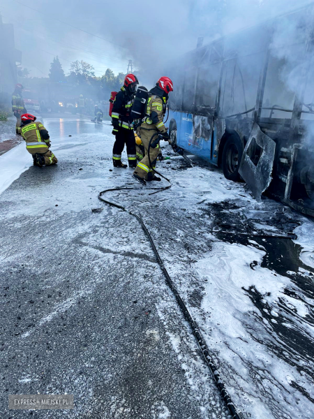 Autobus Złotostockiej Komunikacji Publicznej stanął w ogniu