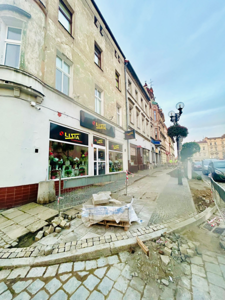 Remont chodnika w Rynku w Ziębicach