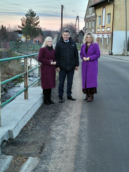 Kolejne inwestycje drogowe zakończone – odbudowane zostały mury oporowe przy drogach powiatowych