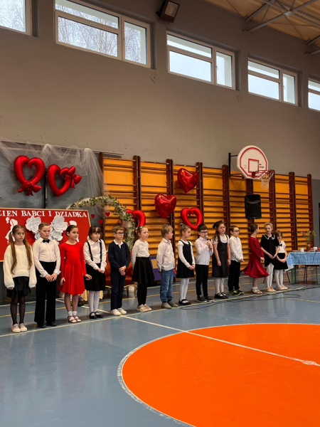 Dzień Babci i Dziadka w Szkole Podstawowej w Henrykowie 