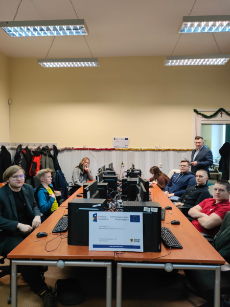 Nauczyciele i uczniowie podnoszą kwalifikacje w projekcie „Zawodowi transformersi”