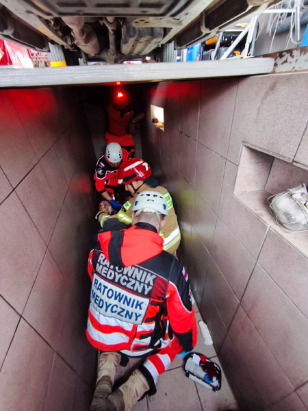 Wspólne ćwiczenia ratowników medycznych i strażaków w Ząbkowicach Śląskich