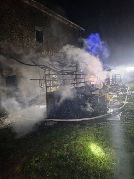 Pożar w Rososznicy. Spłonął budynek gospodarczy