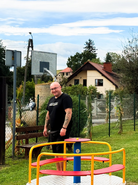 Nowe wyposażenie placu zabaw w Czerńczycach