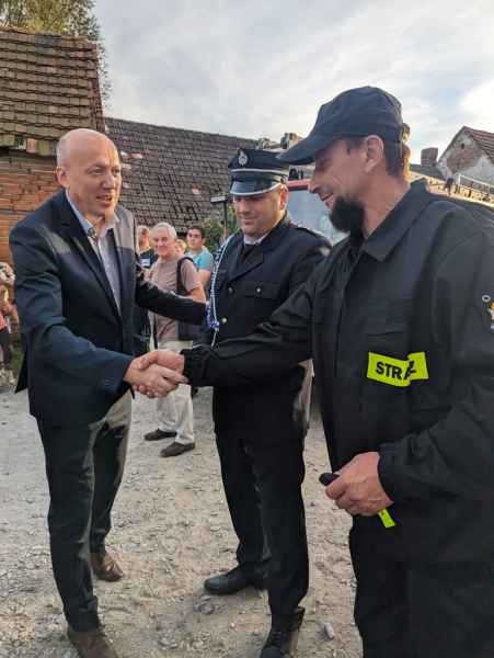 Nowy wóz strażacki dla Ochotniczej Straży Pożarnej w Witostowicach [foto]