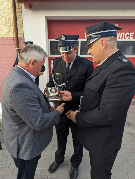 Nowy wóz strażacki dla Ochotniczej Straży Pożarnej w Witostowicach [foto]