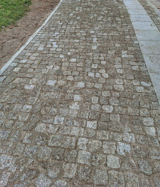 Remont chodnika przy Placu Jana Pawła II zakończony