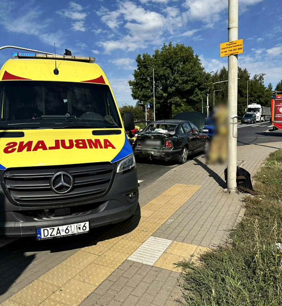 Zderzenie pojazdów na ósemce w Ząbkowicach Śląskich