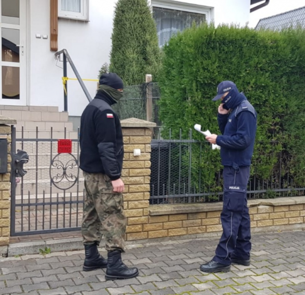 Żołnierze wspierają policjantów w kontrolach osób przebywających na kwarantannie