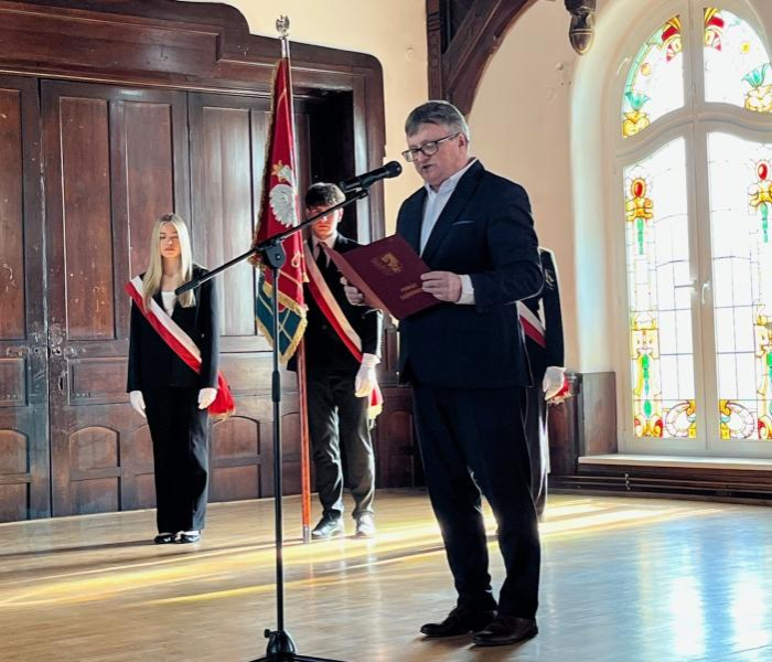 	Zakończenie roku szkolnego maturzystów. Najlepsi uczniowie otrzymali nagrody finansowe