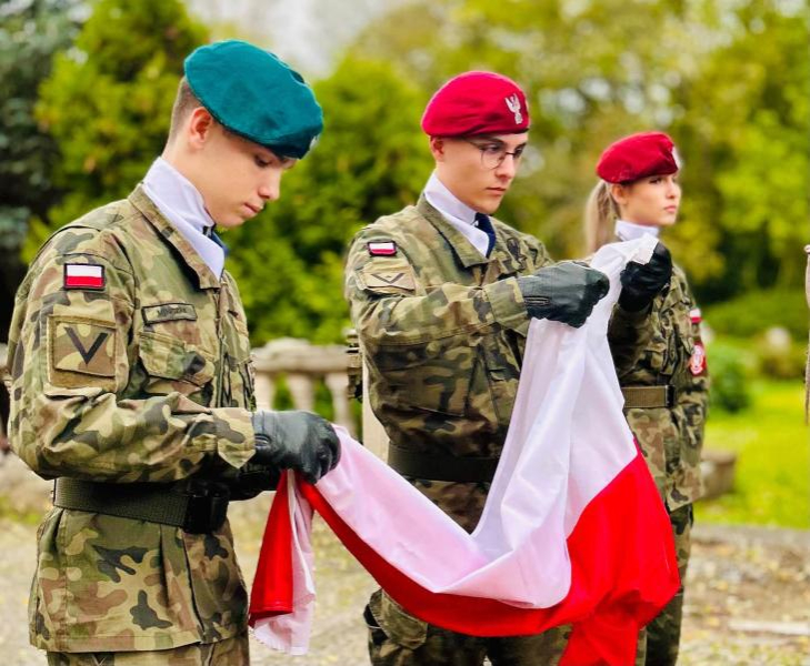Kadeci z Henrykowa złożyli ślubowanie. Wyróżniono także nauczycieli