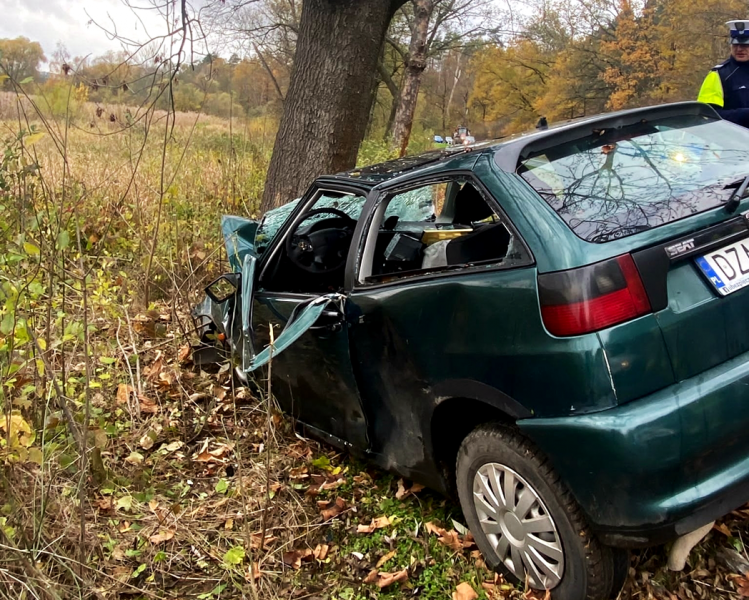 Poważny wypadek przed Ziębicami. 21-latek przetransportowany śmigłowcem do szpitala