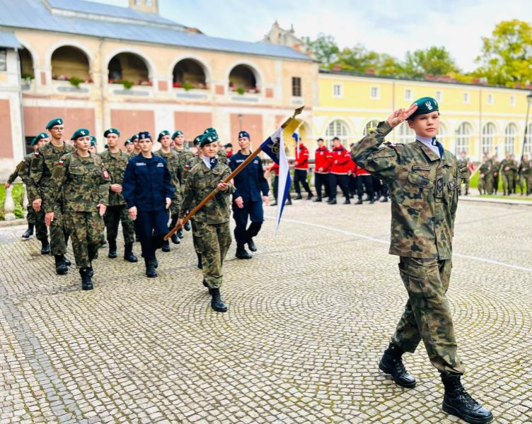 Kadeci z Henrykowa złożyli ślubowanie. Wyróżniono także nauczycieli