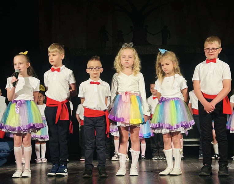 Występ przedszkolaków z okazji Dnia Mamy i Taty w Ziębickim Centrum Kultury