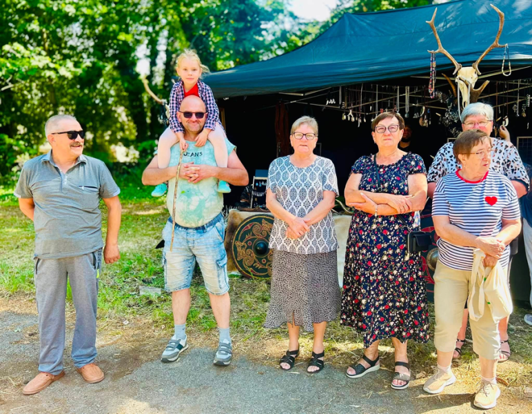 Średniowieczny Piknik w Dworku Służejów przyciągnął miłośników historii