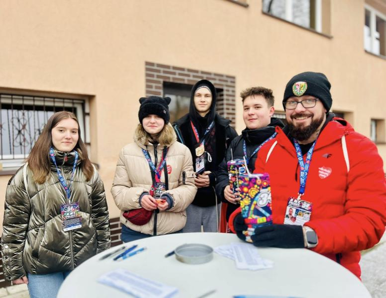 Ziębice na sportowo rozpoczęły 34. finał WOŚP. Bieg z sercem na stadionie miejskim