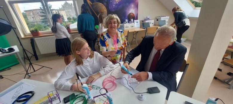 Oficjalne otwarcie „Laboratorium Przyszłości" w Zespole Szkolno-Przedszkolnym w Bardzie