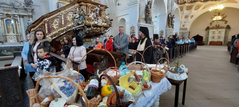 Święcenie pokarmów w Bazylice Mniejszej Nawiedzenia NMP w Bardzie