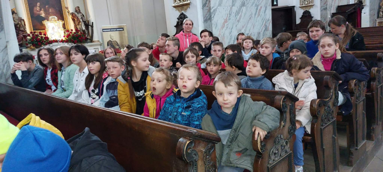 Święcenie pokarmów w Bazylice Mniejszej Nawiedzenia NMP w Bardzie