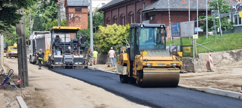 Na ul. Wojska Polskiego w Ziębicach powstaje już nowa nawierzchnia