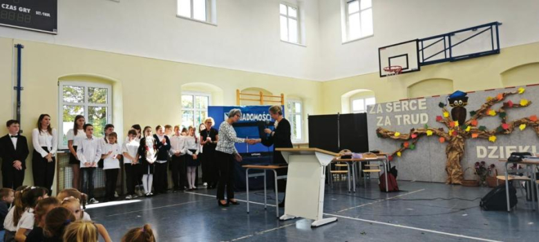 Dzień Edukacji Narodowej w gminie Stoszowice – słowa uznania dla nauczycieli i wychowawców