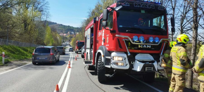 Motocyklista wypadł z drogi. Utrudnienia na drodze krajowej nr 46 w Złotym Stoku