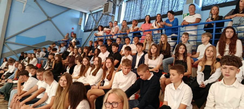 	Rozpoczęcie roku szkolnego dla uczniów klas V-VIII w Szkole Podstawowej nr 3