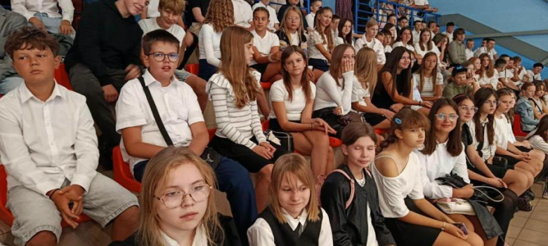 	Rozpoczęcie roku szkolnego dla uczniów klas V-VIII w Szkole Podstawowej nr 3
