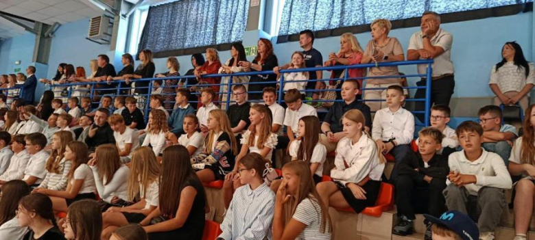 	Rozpoczęcie roku szkolnego dla uczniów klas V-VIII w Szkole Podstawowej nr 3