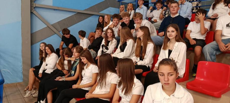 	Rozpoczęcie roku szkolnego dla uczniów klas V-VIII w Szkole Podstawowej nr 3