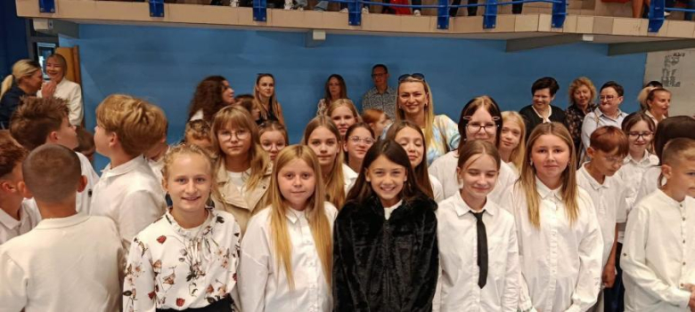 	Rozpoczęcie roku szkolnego dla uczniów klas V-VIII w Szkole Podstawowej nr 3