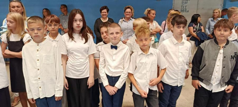 	Rozpoczęcie roku szkolnego dla uczniów klas V-VIII w Szkole Podstawowej nr 3